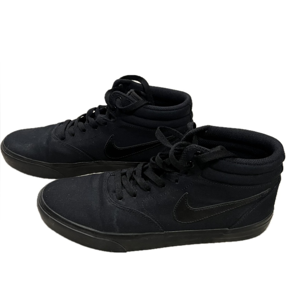 Men’s 10.5 Nike SB Charge Mid Skate shoes